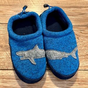 L.L. Bean Kids Sweater Fleece Motif Shark Slippers